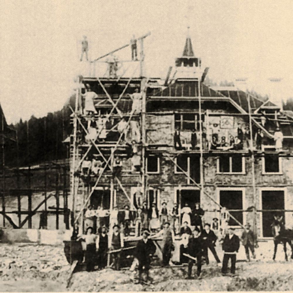 Gegründet 1883 von Kaspar Honegger, Dändler. Von 1908 an bis zur Schliessung 1945 eine Weberei. Heute Ruppert Composite.